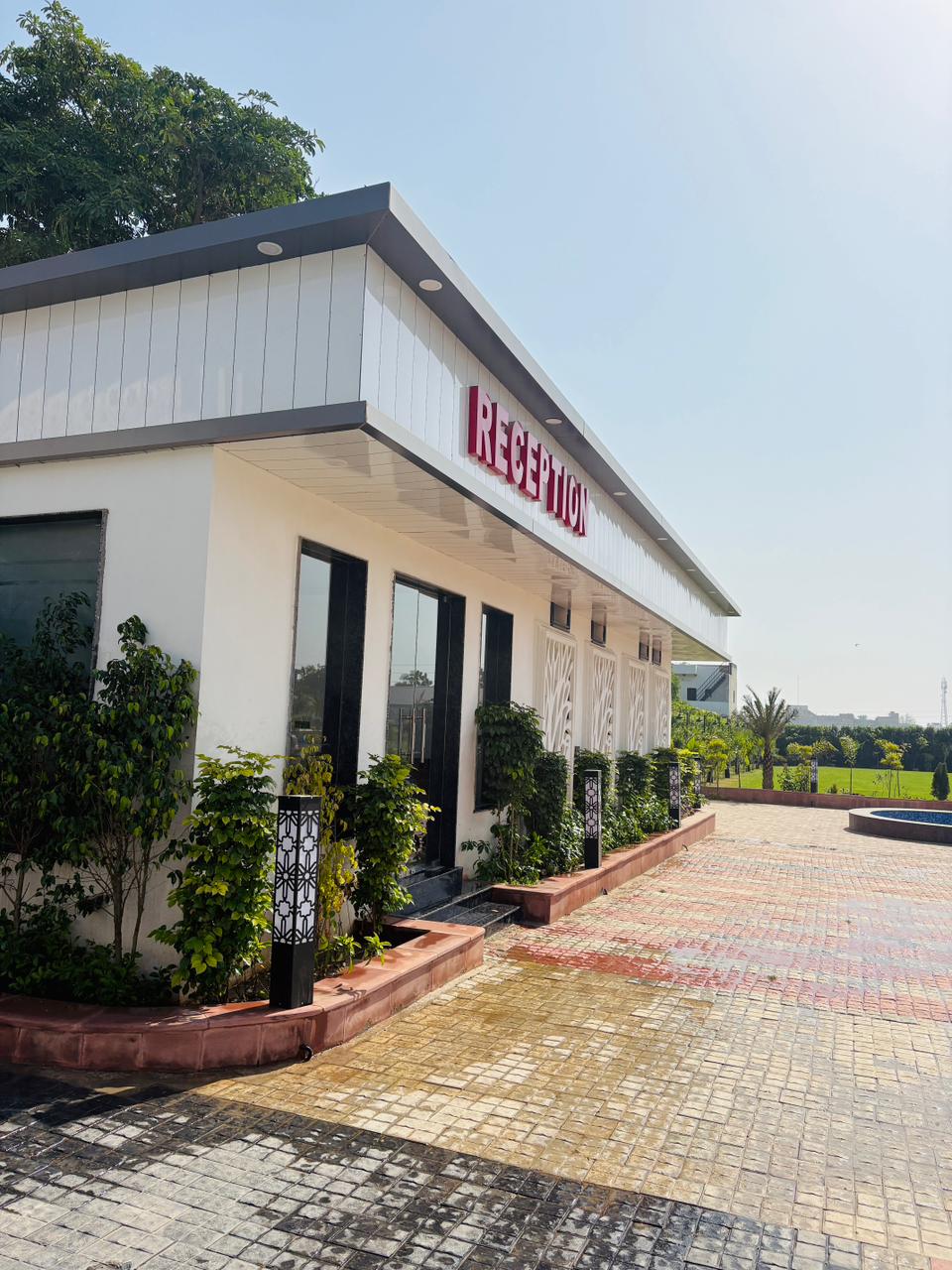 Intimate outdoor dining